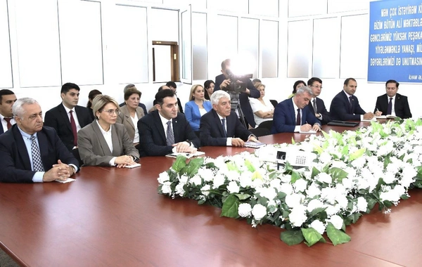 AHİK sədri qurumun Əmək və Sоsial Münasibətlər Akademiyasında tədrisin vəziyyəti ilə maraqlanıb