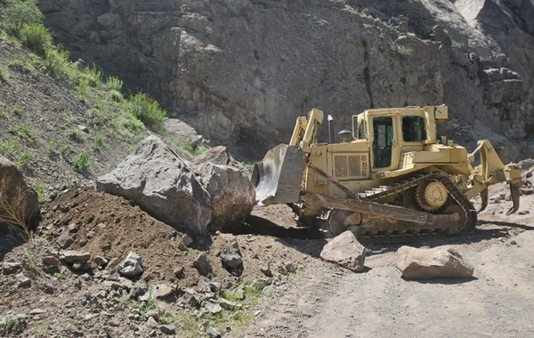 Ordubadda avtomobil yolunda qaya uçqunu baş verib