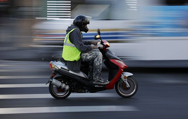 Moped sürücləri vəsiqə alıblar? - Verilən vaxta sayılı günlər qalıb