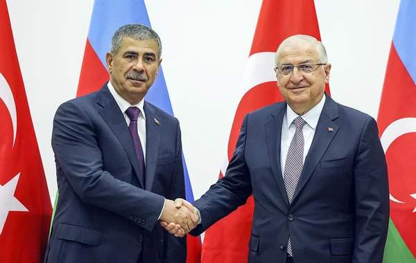 Azərbaycan və Türkiyə müdafiə nazirləri birgə təlimlərin artırılmasını müzakirə ediblər