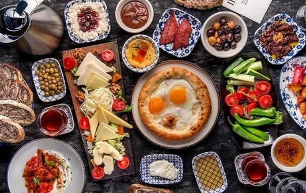 Həkim səhər yeməyində bu qidalardan uzaq durmağı tövsiyə edib