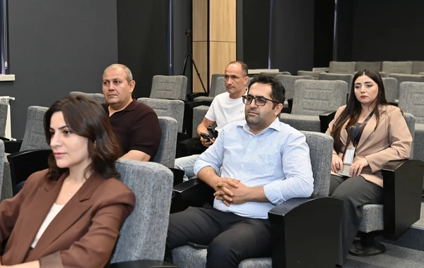 Jurnalistlər üçün "Təhsildə rəqəmsallaşma" mövzusunda ilk təlim keçirilib