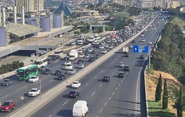 Bakının bu yollarda nəqliyyatın sıxlığı yaranıb