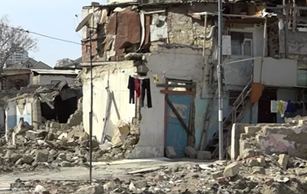 Bakıda evlərin sökülməsi gərginlik yaradır: Kiçik mülk sahibləri böyük mənzil tələb edirlər