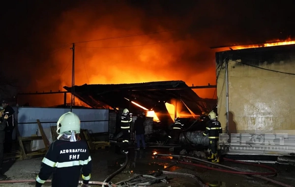 Bakıda güclü yanğın: Hadisə yerindən GÖRÜNTÜLƏR