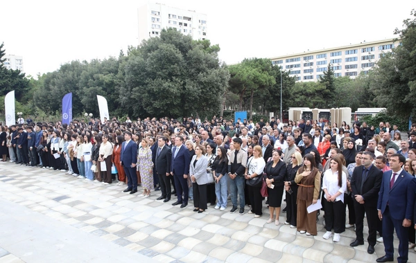 Azərbaycan Əmək və Sosial Münasibətlər Akademiyasında Bilik Günü münasibətilə tədbir keçirilib