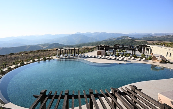 İlham Əliyev Şamaxıda "Meysari Grand Hotel & SPA" kompleksinin açılışını edib