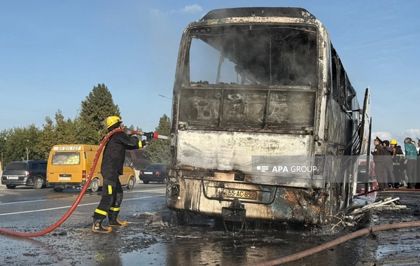 Ucarda sərnişin avtobusu yandı