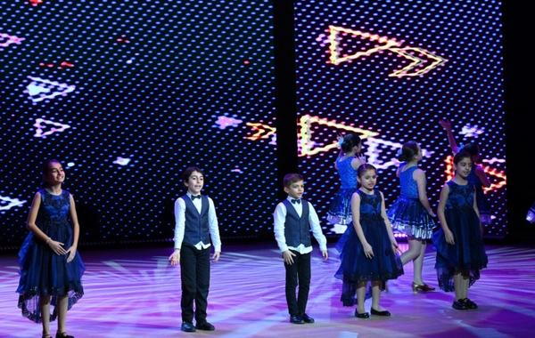 Leyla Əliyeva və Alyona Əliyeva  mükafatlandırma mərasimində iştirak ediblər