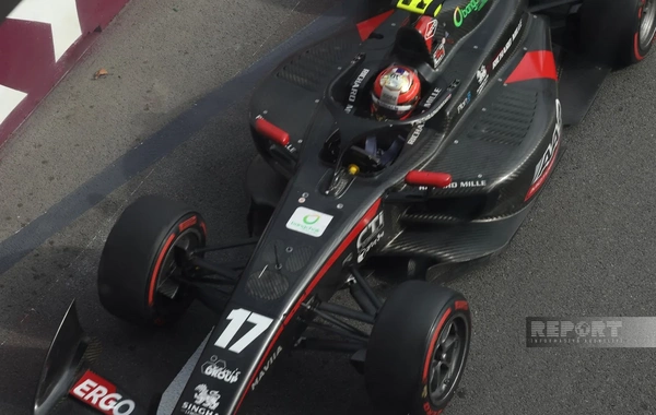 "Formula 2" üzrə Azərbaycan Qran-prisində birinci əsas yarışın qalibi mükafatlandırılıb