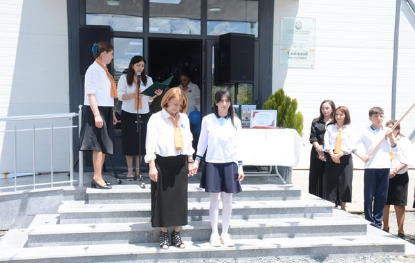 Elm və təhsil naziri Kəlbəcərdə tək məzunun "Son zəng"ində iştirak edib