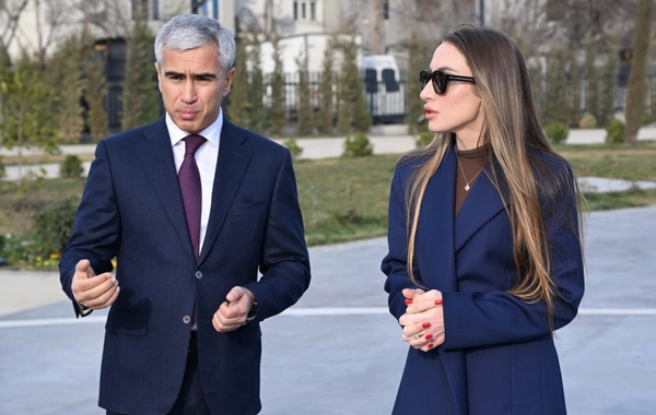 Лейла Алиева и Алена Алиева посетили Гянджинский мемориальный комплекс и семью Национального героя Натигa Гасымова