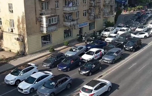 Bakının bir sıra yollarında tıxac yaranıb