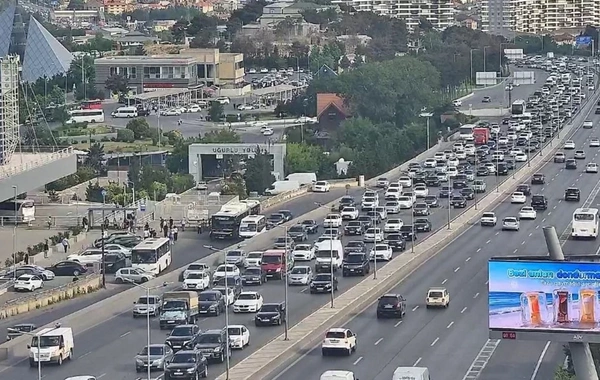 Bakının bəzi yollarında nəqliyyatın sıxlığı müşahidə olunur