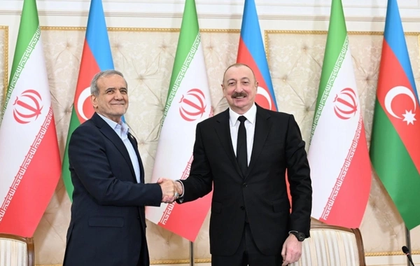 İlham Əliyev Məsud Pezeşkiana zəng edib