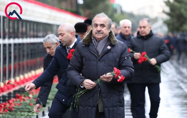 Rəsmilər Şəhidlər xiyabanında