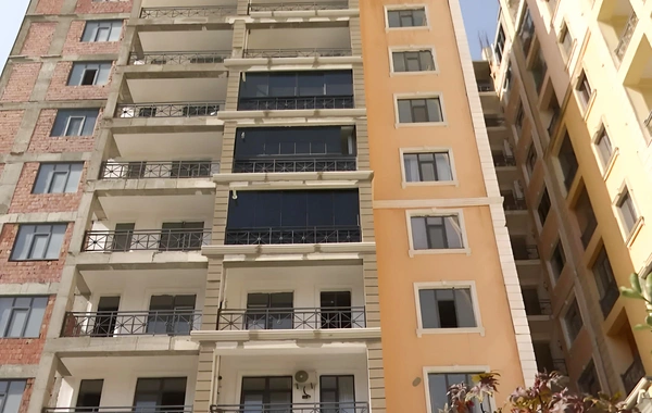 Житель Баку не может получить оплаченную квартиру: строительство остановилось до его этажа