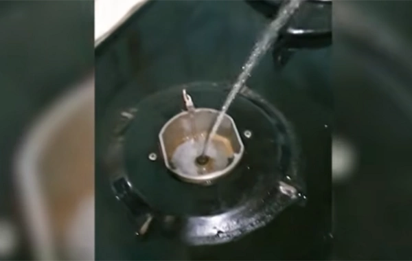 Qazı açdı, yerinə su gəldi – Bakıda bina qazsız qaldı