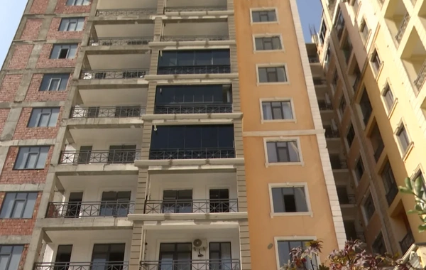 Житель Баку не может получить оплаченную квартиру: строительство остановилось до его этажа