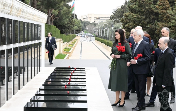Prime Minister of Lithuania visited the Alley of Martyrs in Baku