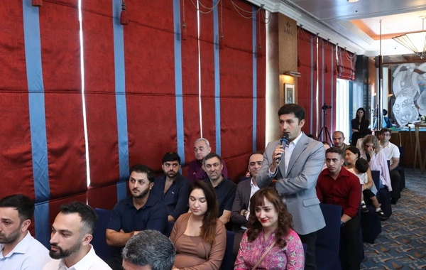 Fuad Muradov Vyetnama səfər edib, Azərbaycan icması ilə görüşüb
