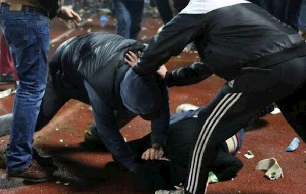 TikTokda canlı yayım açdı, söyüş söyən həmkəndlisini çayxanada döydü