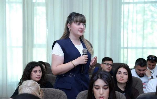 Gənc media nümayəndələri SOCAR-ın yaşıl enerji planı ilə tanış oldular