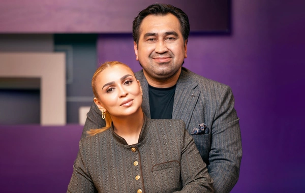 Elton Hüseynəliyev həyat yoldaşına Çin dilində sevgi etirafı etdi