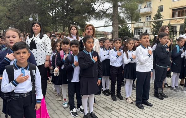 Sumqayıtda 36 nömrəli tam orta məktəbin yenidənqurmadan sonra açılışı olub