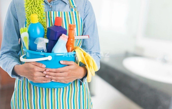 Vəzifəyə keçmək üçün xadiməyə pul verdi