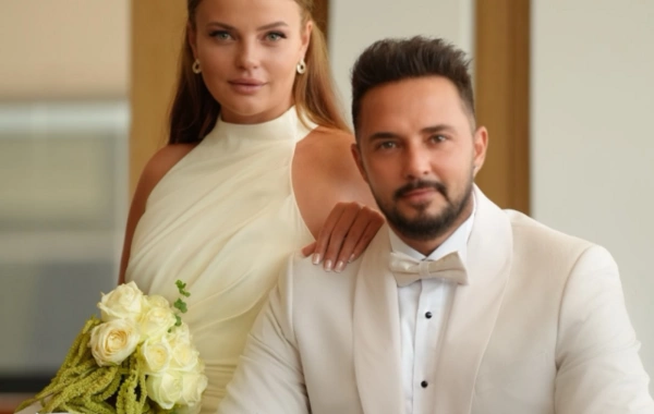 Gökhan Özen özündən 15 yaş kiçik sevgilisi ilə EVLƏNDİ