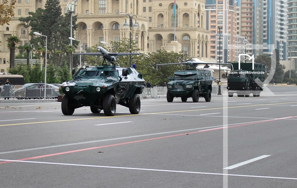 В Баку прошел марш военнослужащих в честь Дня Победы