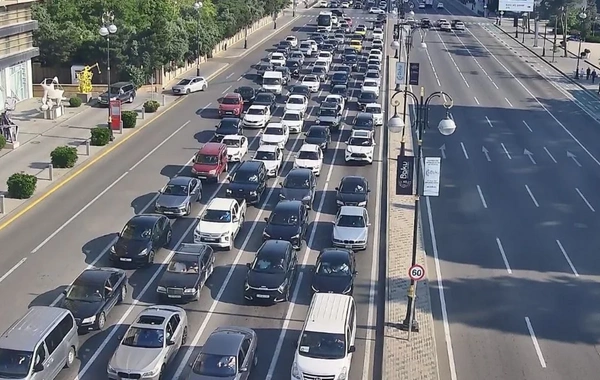 Bakının bəzi yollarında nəqliyyatın sıxlığı müşahidə olunur
