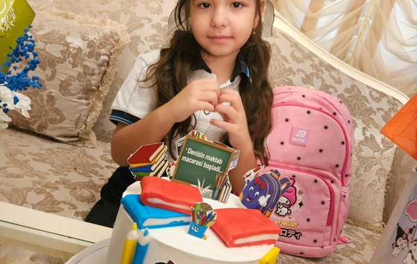 Könül Kərimova birinci sinifə gedən nəvəsini belə təbrik etdi