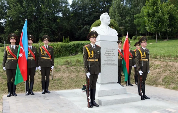 Kərim Vəliyev Belarusda hərbi obyektləri ziyarət edib