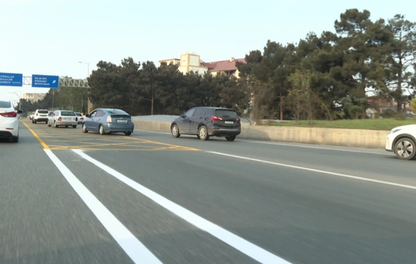 Yeni çəkilən avtobus zolağı yolda daha xaotik vəziyyət yaratdı - Sürücülərdən NARAZILIQ
