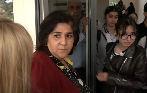 Şagirdi soyundurub videoya çəkiblər - 281 nömrəli məktəbdə nə baş verir?