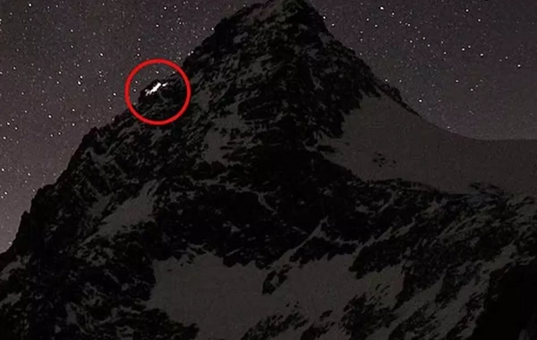 Avstriyada qadın alpinist zirvəyə 50 metr qalmış tərk edildi - donaraq öldü