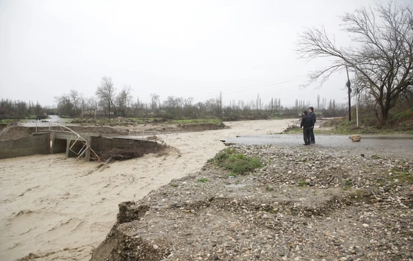 Xaçmazda aramsız yağan leysan nəticəsində 537 evi su basıb