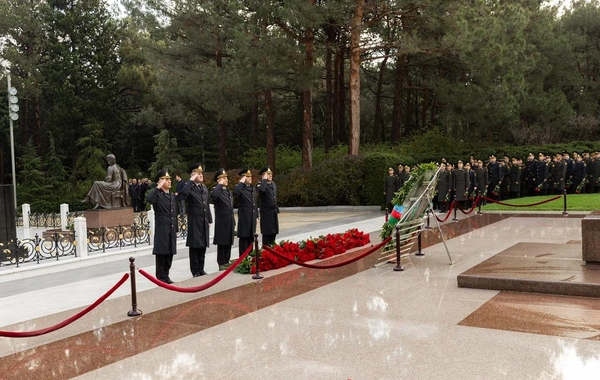 Daxili İşlər Nazirliyinin şəxsi heyəti Heydər Əliyevin məzarını ziyarət edib