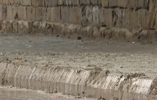 Bakının mərkəzində TƏHLÜKƏ: Torpaq sürüşməsi riski