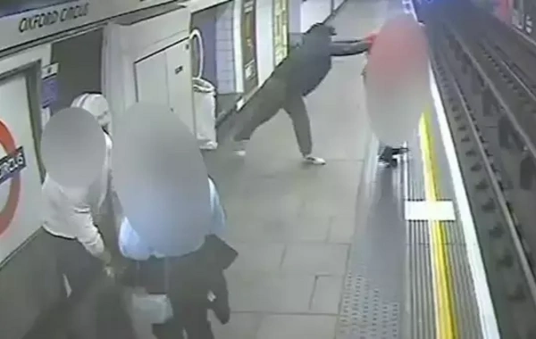London metrosunda dəhşətli anlar