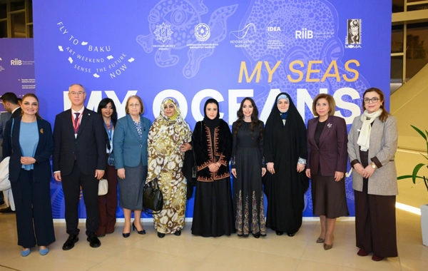 Leyla Əliyeva "Mənim dənizlərim, mənim okeanlarım" sərgisini ziyarət edib