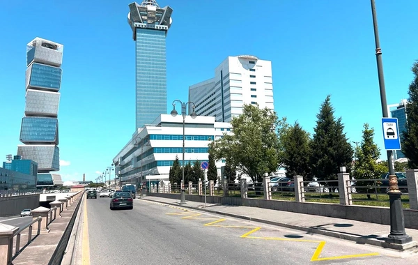 Altı tibb müəssisəsinin yanında minib-düşmə yerləri yaradılıb