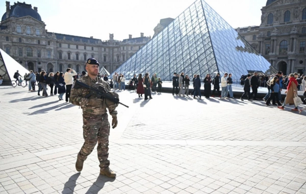 Luvr muzeyində 102 milyon dollarlıq oğurluq: cinayətin arxasında peşəkar şəbəkə yox, xırda cinayətkarlar durur