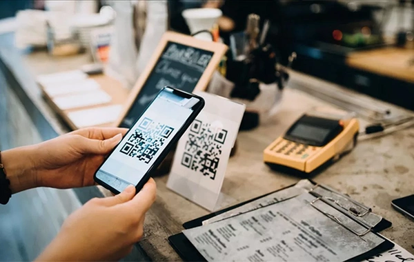 СЭБ: Граждан обманывают с помощью поддельных QR-кодов в общественных местах