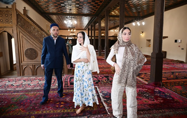 Leyla Əliyeva və Arzu Əliyeva Şəkidə Xan məscidini ziyarət ediblər