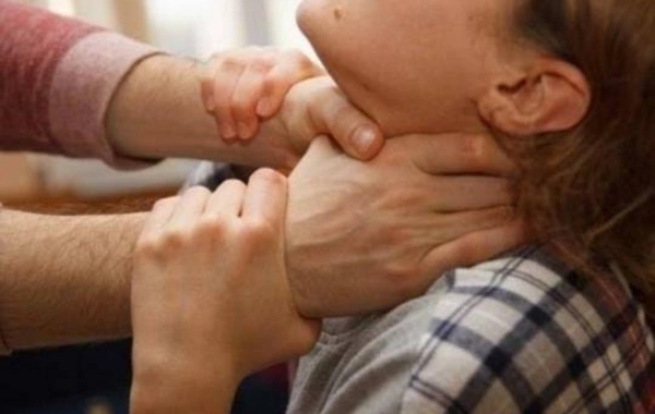 Siyəzəndə 43 yaşlı qadın qətlə yetirilib, qohumu saxlanılıb