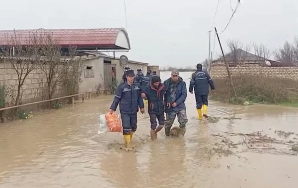 Xaçmazda intensiv yağışlar nəticəsində evlərə su dolub, 22 nəfər təxliyə edilib