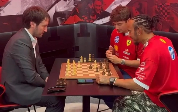 Teymur Rəcəbov Bakıda "Formula 1" pilotları ilə şahmat oynayıb